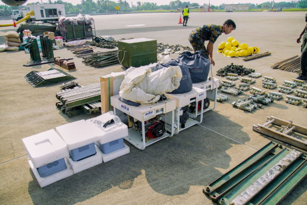 இலங்கைக்கு கைகோர்க்க வந்திறங்கிய இந்தியவின் மற்றுமொரு விமானம் | Another Indian Flight Lands To Support Sri Lanka இலங்கைக்கு கைகோர்க்க வந்திறங்கிய இந்தியவின் மற்றுமொரு விமானம் | Another Indian Flight Lands To Support Sri Lanka