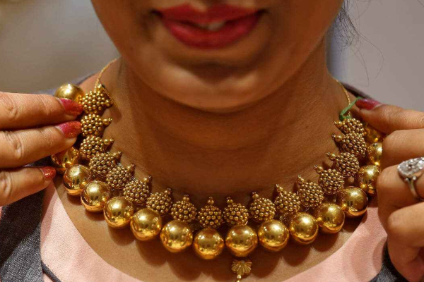 சரசரவென உயரும் தங்கம் விலையால் நகைப்பிரியர்கள் க்ஷாக்! | Jewelers Shocked By Rising Gold Prices Chennai