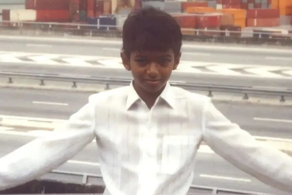 இந்த போட்டோவில் இருக்கும் பையன் யார் தெரியுமா? இன்று மிகப்பெரிய உச்சத்தில் இருக்கிறார்.. | Cm Vijay Childhood Photo