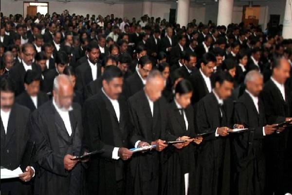 வக்கீல்கள் ஏன் Black Coat அணிகிறார்கள்? இப்படியொரு காரணமும் இருக்கா! | Why Do Lawyers Always Wear Black Coat