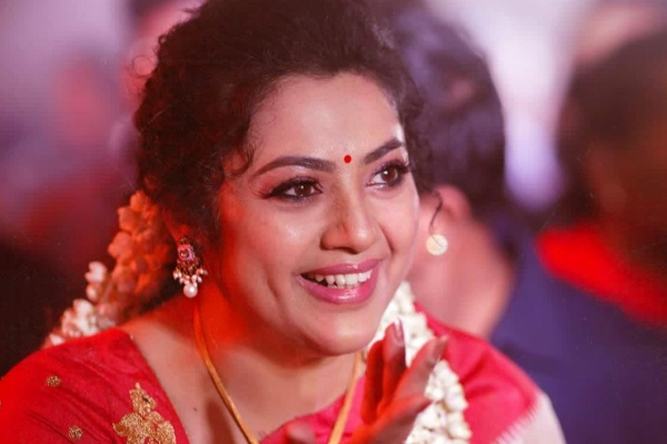 நடிகை மீனா இத்தனை கோடி சொத்துக்கு அதிபதியா..! எவ்வளவு தெரியுமா? | Actress Meena Net Worth