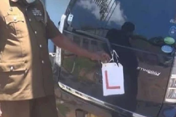 பாடசாலை மாணவனுக்கு எமனான  பெண்ணின்  கார்