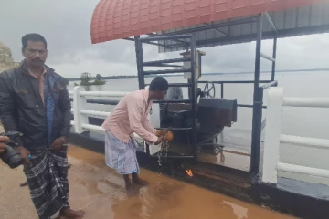 கிளிநொச்சியில் சீரற்ற வானிலையால் நூற்றுக்கணக்கான குடும்பங்கள் பாதிப்பு: வீடுகள் பகுதியளவில் சேதம் (Photos)