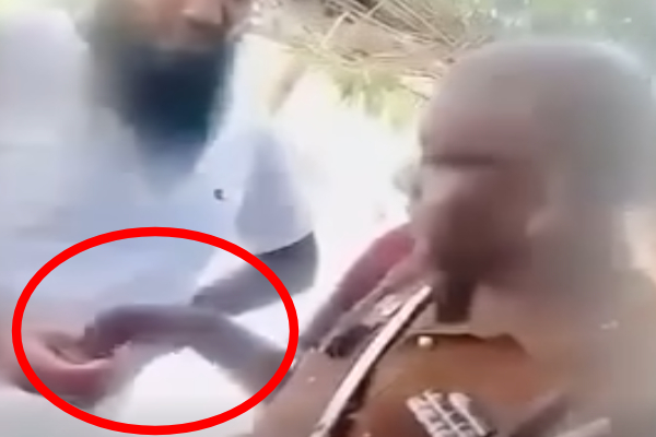 ஜனாதிபதி அனுரவின் ஊழல் இல்லா நாடு; இவர்களை என்னவென சொல்வது? | Sri Lankan Police Accepting Bribes Peoples Video