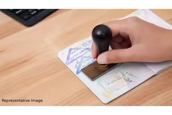 canada stops issuing visa inside russia