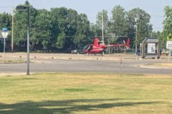 ஐஸ்கிரீம் வாங்க  ஹெலிகாப்டரை தரையிறக்கிய பைலட்டால் பரபரப்பு! | Man Charged Stopping Helicopter Ice Cream Shop