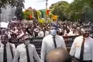 போராட்டங்களுக்கு ஆதரவு தெரிவித்து சட்டத்தரணிகளும் போராட்டம் (Video)