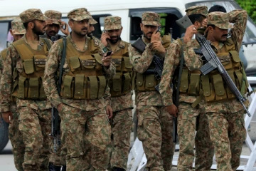 பயங்கரவாதிகளின் தற்கொலை தாக்குதலில் 4 வீரர்களுக்கு நேர்ந்த கதி!