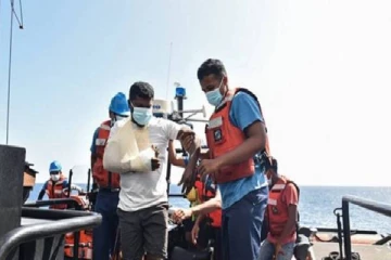 கடலில் அவசர சத்திரசிகிச்சை: காயமடைந்த மீனவரை மீட்டு வந்த இலங்கை கடற்படை