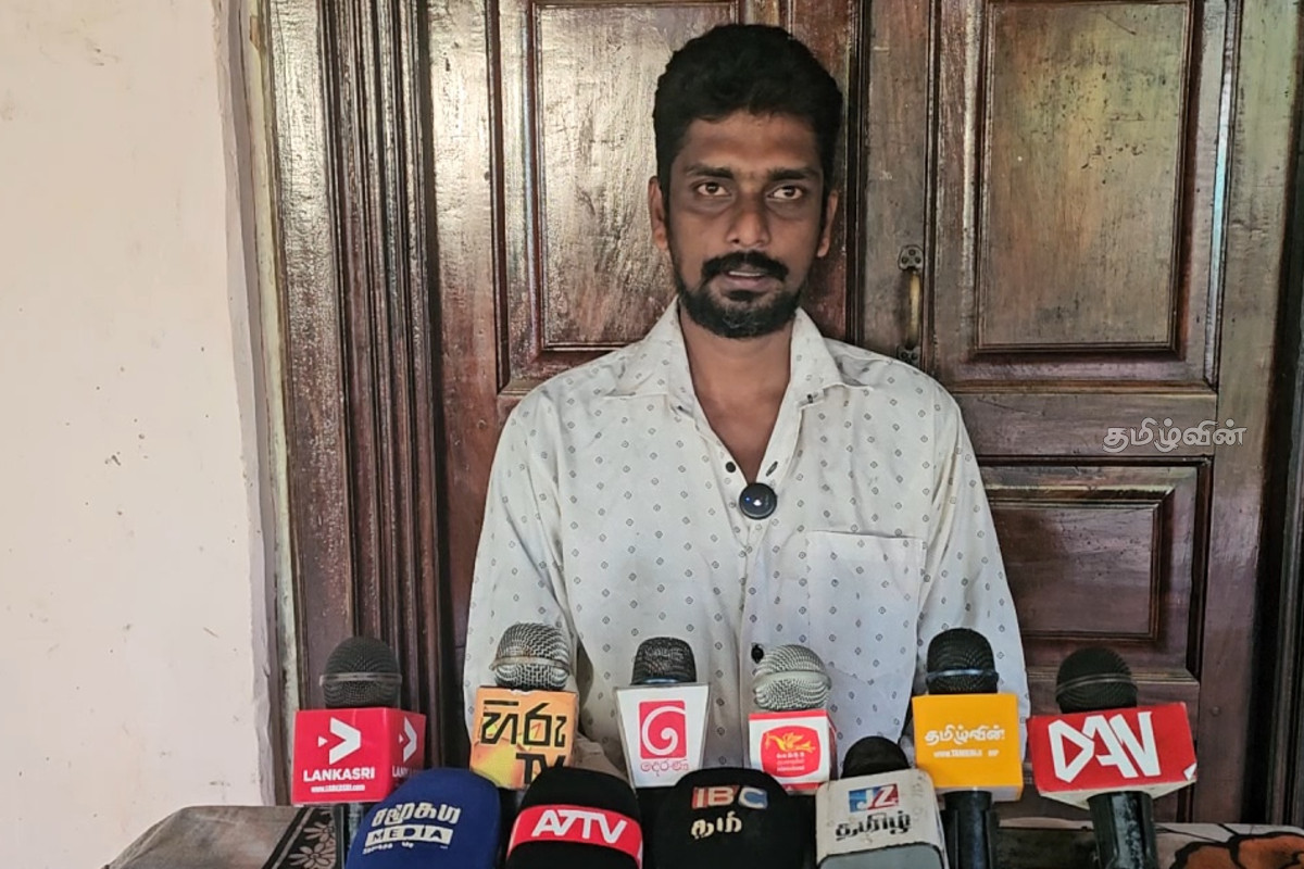 பிரதேச சபையின் ஊழியர்களை கடமை நேரத்தில் வர்ணம் பூச வைத்த உத்தியோகத்தர்! | Pradeshiya Sabha Employees Paint House During Duty பிரதேச சபையின் ஊழியர்களை கடமை நேரத்தில் வர்ணம் பூச வைத்த உத்தியோகத்தர்! | Pradeshiya Sabha Employees Paint House During Duty