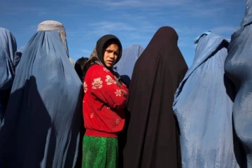 காபூல் விமான நிலையத்தின் வெளிய இளம் பெண்களுக்கு கட்டாய திருமணம்! வெளியான அதிர்ச்சி தகவல்