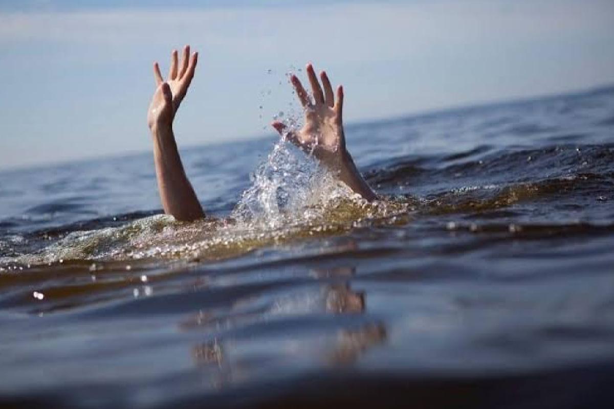 கடலில் குளித்துக் கொண்டிருந்த இளைஞன் நீரில் மூழ்கி பலி | Youth Bathing In The Sea Drowns And Dies கடலில் குளித்துக் கொண்டிருந்த இளைஞன் நீரில் மூழ்கி பலி | Youth Bathing In The Sea Drowns And Dies
