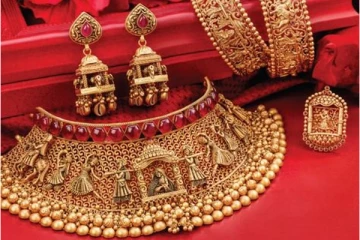 4 நாட்களுக்குப் பின் இறங்கிய தங்கம் விலை - நகை வாங்க போறீங்களா?