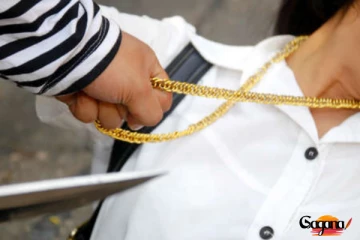 රන් මාල දැම්මොත් සොරි තමයි (PHOTO)