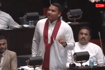 "සීගිරිය කඩලා පෝට් සිටි හදනවා කිව්ව ළදරු'කතා අද කොහේද?" - කෝටි 80ක මූල්‍ය අර්බුදය ගැන නාමල්ගෙන් සැර ප්‍රහාරයක්