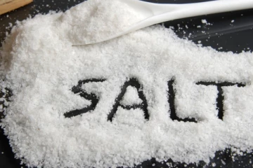 இந்த அளவிற்கு மேல் உப்பு சாப்பிட்டால்  இந்த பிரச்சினை ஏற்படுமாம்!  உஷாரா இருங்க