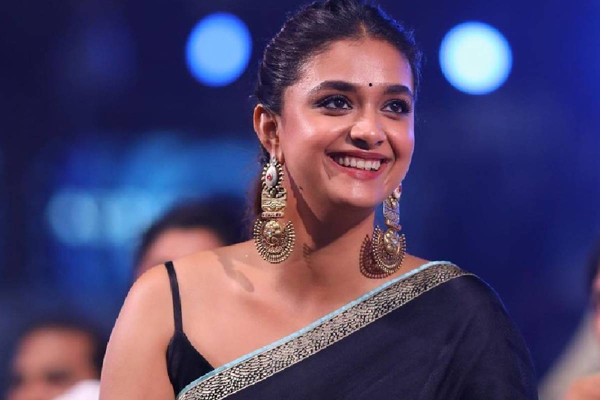 Keerthy Suresh : வெள்ளை நிற புடவையின் ரசிகர்களை கிறங்கடிக்கும் கீர்த்தி சுரேஷ்... குவியும் லைக்குகள் | Keerthy Suresh White Saree Photoshoot Viral Keerthy Suresh : வெள்ளை நிற புடவையின் ரசிகர்களை கிறங்கடிக்கும் கீர்த்தி சுரேஷ்... குவியும் லைக்குகள் | Keerthy Suresh White Saree Photoshoot Viral