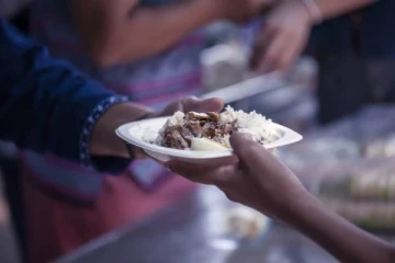 இலங்கையில் வறுமையின் கோரப்பிடியால் பெற்ற பிள்ளைகளுக்கு நஞ்சூட்டிய தாய்! பதறவைத்த சம்பவம்