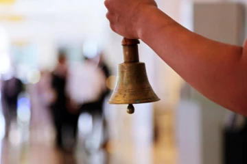 வீட்டில் உள்ள துர் தேவதைகளை விரட்டும் மணியோசை