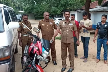 வெள்ளை வாகனத்தில் கடத்தப்பட்ட ஆசிரியர்..! காவல்துறையில் வாக்குமூலம்