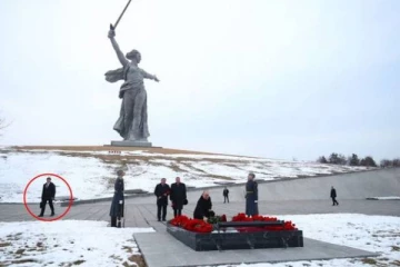 புடின் பாதுகாவலர்கள் கையில் இருந்த சர்ச்சைக்குரிய சூட்கேஸ்! அதிர்ச்சியை ஏற்படுத்திய தகவல்