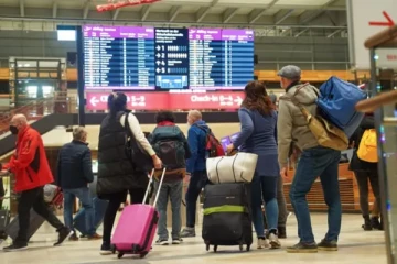 ஜெர்மனியில் போராட்டத்தில் ஈடுபட்ட விமான நிலைய ஊழியர்கள்!