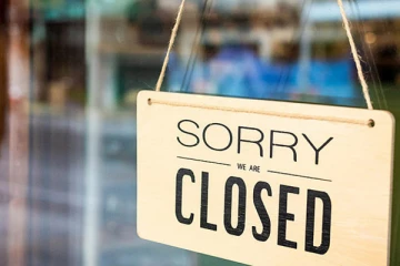 பல சிற்றுண்டிச்சாலைகளுக்கு பூட்டு