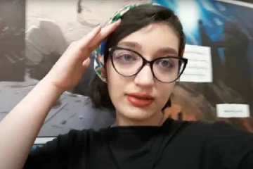 பிரம்பால் அடித்தேக் கொல்லப்பட்ட இளம்பெண்: ஈரான் பொலிசாரின் கொடுஞ்செயல்