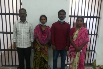 மனைவியை ஆபாசமாக  படம் எடுத்த  கணவன் குடும்பத்துடன் கைது.