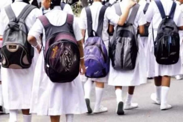 இலங்கை முழுவதும் நேற்று பாடசாலைக்கு சமூகமளித்த அதிபர், ஆசிரியர்கள், மாணவர்கள்