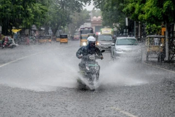 தமிழகத்தில் 2 நாட்களுக்கு 5 மாவட்டங்களில் கனமழைக்கு வாய்ப்பு - வானிலை ஆய்வு மையம்!