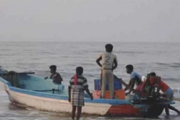 ප්‍රශ්නාර්ථයක් ඉතිරි කර මුලතිව් ප්‍රදේශයෙන් මුහුදු ගිය ධීවරයින් දෙදෙනෙකු අතුරුදන්