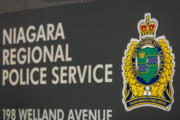 கனடாவில் இடம்பெறும் மோசடி குறித்து எச்சரிக்கை | Suspects In New Phone Scam Pose As Members