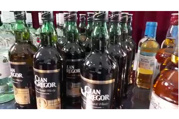 තීරුබදු නොගෙවූ විදේශිය මත්පැන් තොගයක් සුරාබදු නිළධාරීන්ට කොටු ..... | Srilanka Exercise