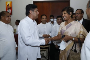 கட்சி எம்.பிக்களிடம் கொந்தளித்த சஜித்: வெளியான காரணம்