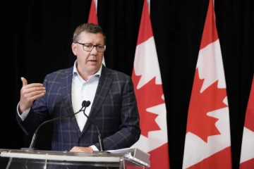 சீனா மீதான வரிகளை குறைக்குமாறு கனடிய அரசாங்கத்திடம் கோரிக்கை