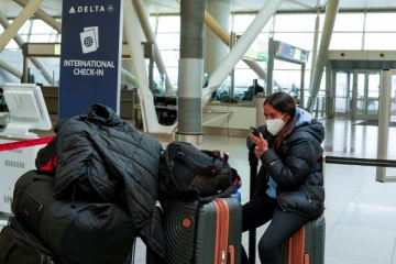 ஒமைக்ரான் அச்சுறுத்தல்; ஒரே நாளில் 2,800 விமானங்கள் ரத்து!