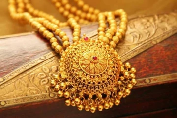 வார இறுதியில் குறைந்த தங்கம் விலை - நகை வாங்க சரியான நேரம்!