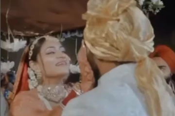 மணமகள் கொடுத்த ஷாக்...நொடியில் கண்கலங்கி சிலையான மாப்பிள்ளை!  கேமராவில் சிக்கிய காட்சி