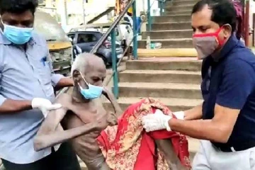 ஆடைகளின்றி ஈ மொய்த்தபடி கிடந்த முதியவர்: மகனே சாலையில் வீசி சென்ற கொடூரம்