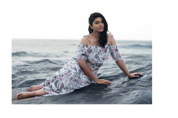 40 வயதை நெருங்கும் சினேகாவுக்கு இது தேவையா?  மார்டன் உடையில்  எப்படி இருக்கிறார் தெரியுமா? ஷாக்கில் ரசிகர்கள் | Sneha Latest Viral Photo