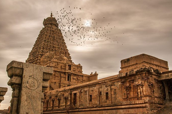 இந்த கோவில்களுக்குள் ஆண்கள் நுழைய தடை! மீறினால் பேராபத்து.... ஏன் தெரியுமா? | Mens Not Allowed In Indian Temples Men S No Entry