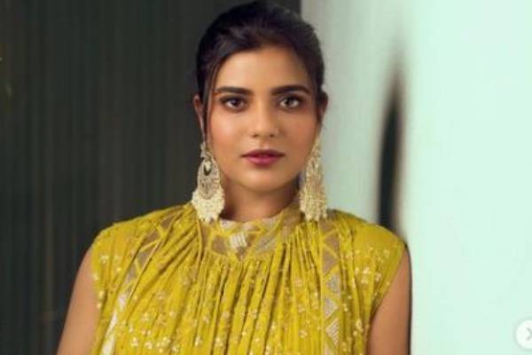 சிறந்த நாயகியாக வலம் வரும் நடிகை ஐஸ்வர்யா ராஜேஷின் அம்மாவை பார்த்துள்ளீர்களா?- லேட்டஸ்ட் க்ளிக்