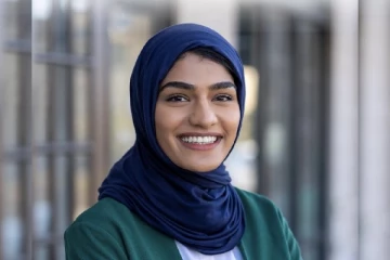 சாதனை படைத்த இந்திய-அமெரிக்க இளம்பெண்: அமெரிக்க இடைத் தேர்தலில் அமோக வெற்றி!