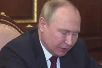 தொலைக்காட்சி நிகழ்ச்சியில் தூங்கி விழுந்த புடின்?: உடல் நிலை குறித்த அச்சம் அதிகரிப்பு