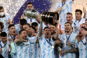 28 ஆண்டுகளுக்கு பின் கோப்பையை தட்டிச்சென்ற மெஸ்ஸி அணி: கதறி அழுத நெய்மர்