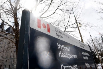 கனடிய அரசாங்கத்தின் வரி விதிப்பை எதிர்க்கும் 93 மூதாட்டி