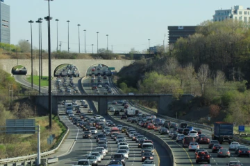 டொரொன்டோவில் எதனால் போக்குவரத்து நெரிசல்!