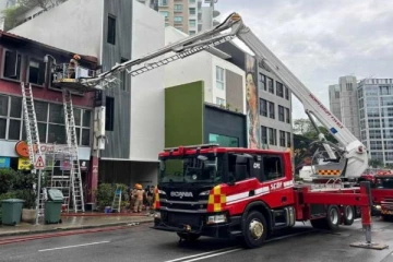 சிங்கப்பூரில் வணிக வளாகத்தில் ஏற்பட்ட தீ விபத்தில் 10 வயது சிறுமி உயிரிழப்பு