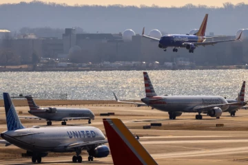 அமெரிக்க ஏர்லைன்ஸ் விமானங்கள் மோதல்; எந்தவொரு பாதிப்பும் இல்லை